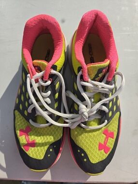 Woman Under Armour Sneakers